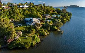 Black Swan Lakeside Boutique Hotel
